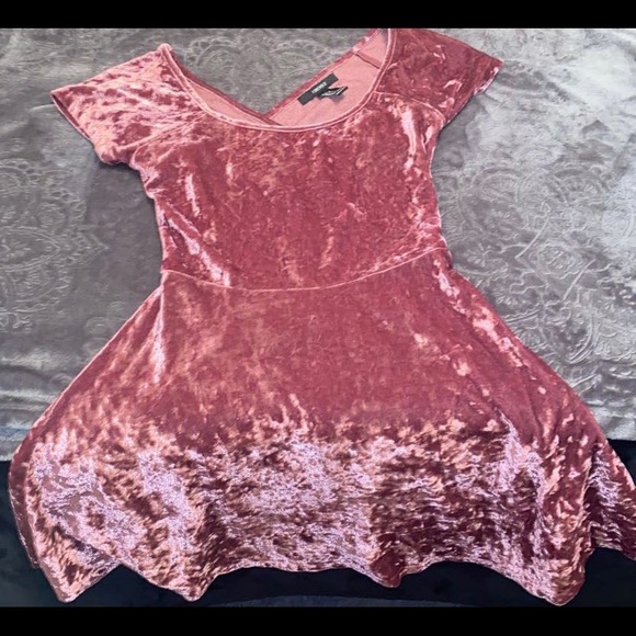 rose pink crushed velvet skater dress w cut out - Picture 1 of 2